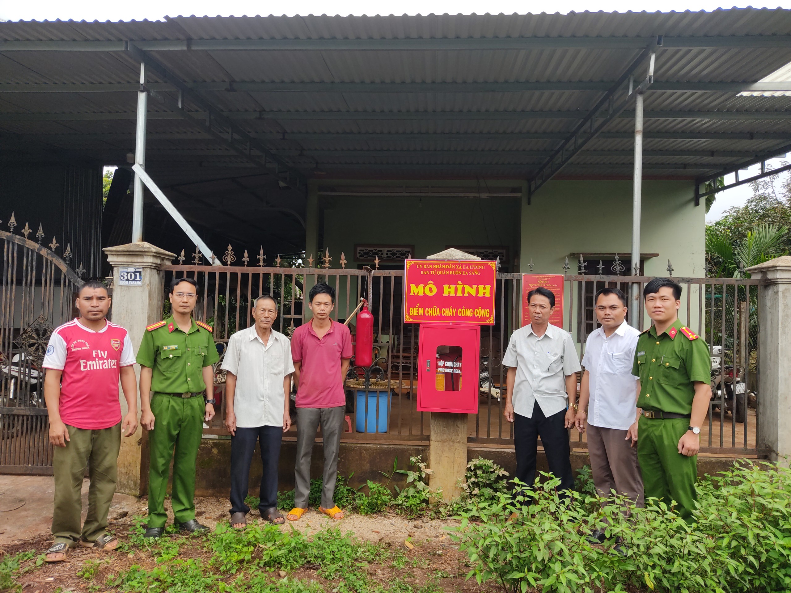 Công an xã Ea H'đing tổ chức lễ ra mắt mô hình “Điểm chữa cháy công cộng” tại địa bàn buôn Ea Sang