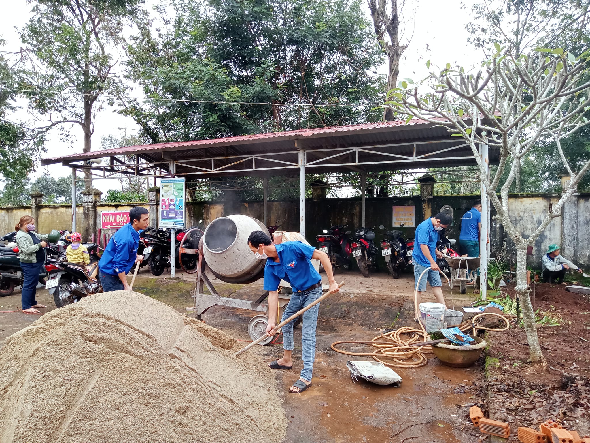 Đoàn Thanh niên xã Ea Kpam khởi công xây dựng “Vườn cây thuốc nam thanh niên” tại Trạm Y tế xã