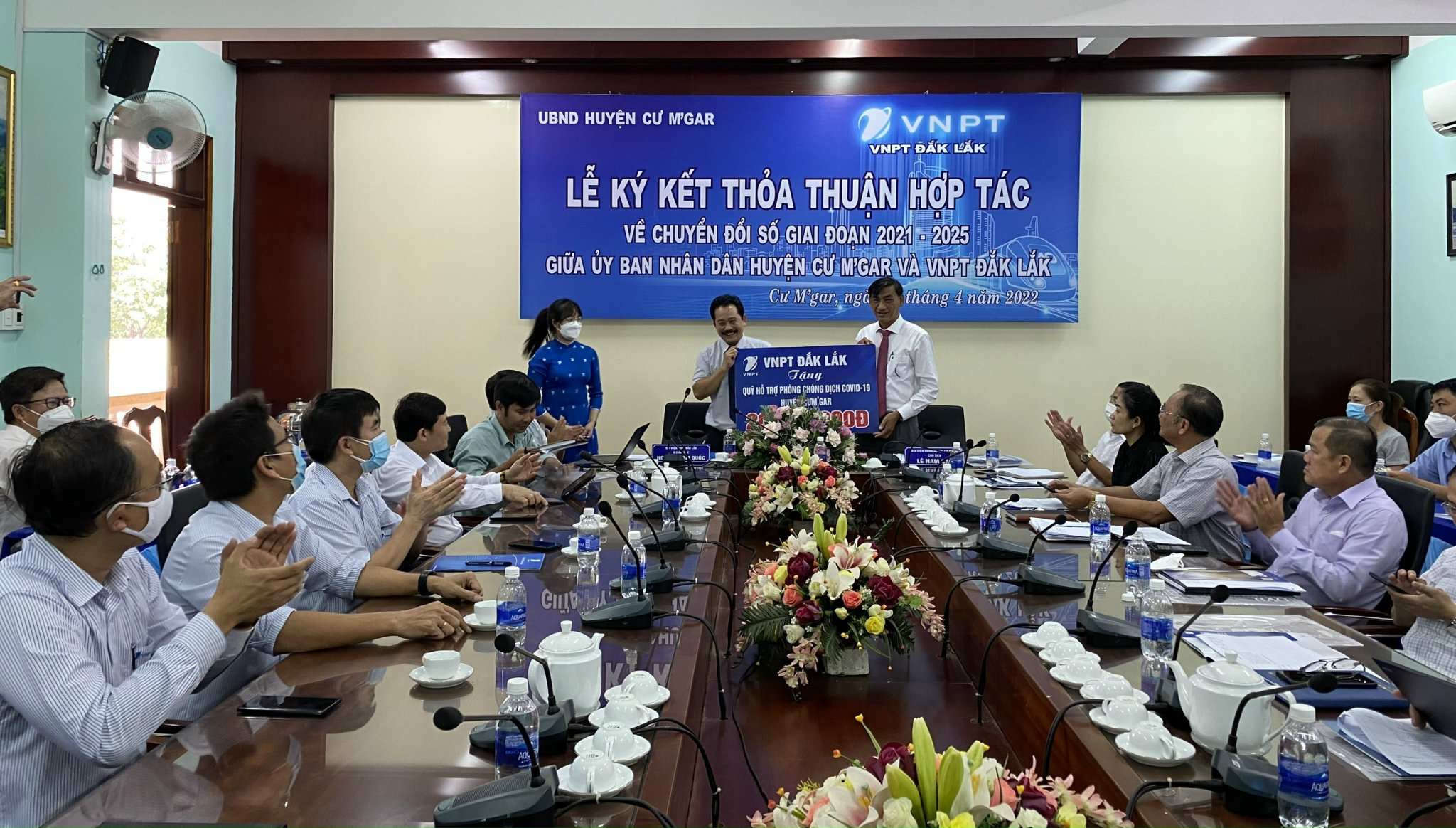 Huyện Čư M'gar ký kết thoả thuận hợp tác về chuyển đổi số giai đoạn 2021-2025 với VNPT Đắk Lắk