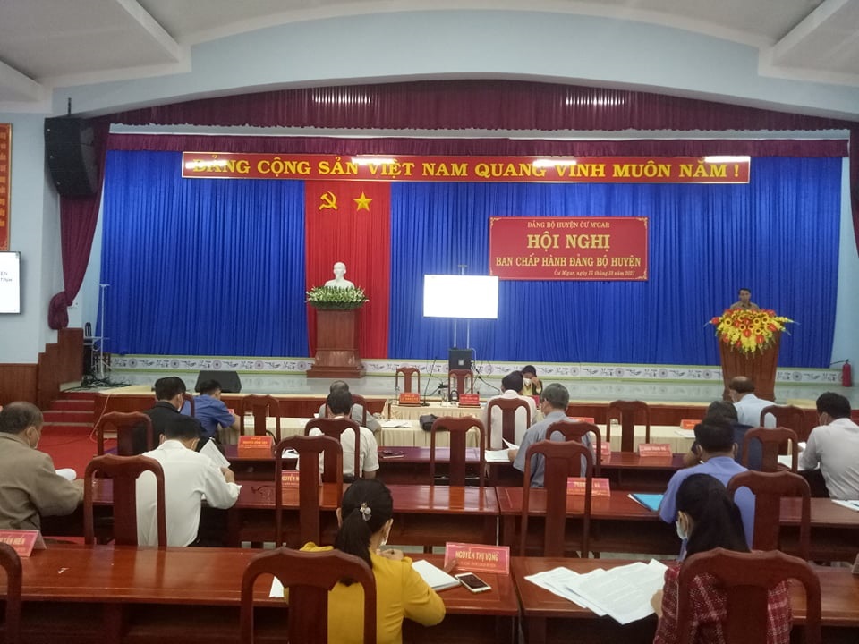 Huyện ủy Čư M'gar tổ chức hội nghị Ban chấp hành Đảng bộ huyện
