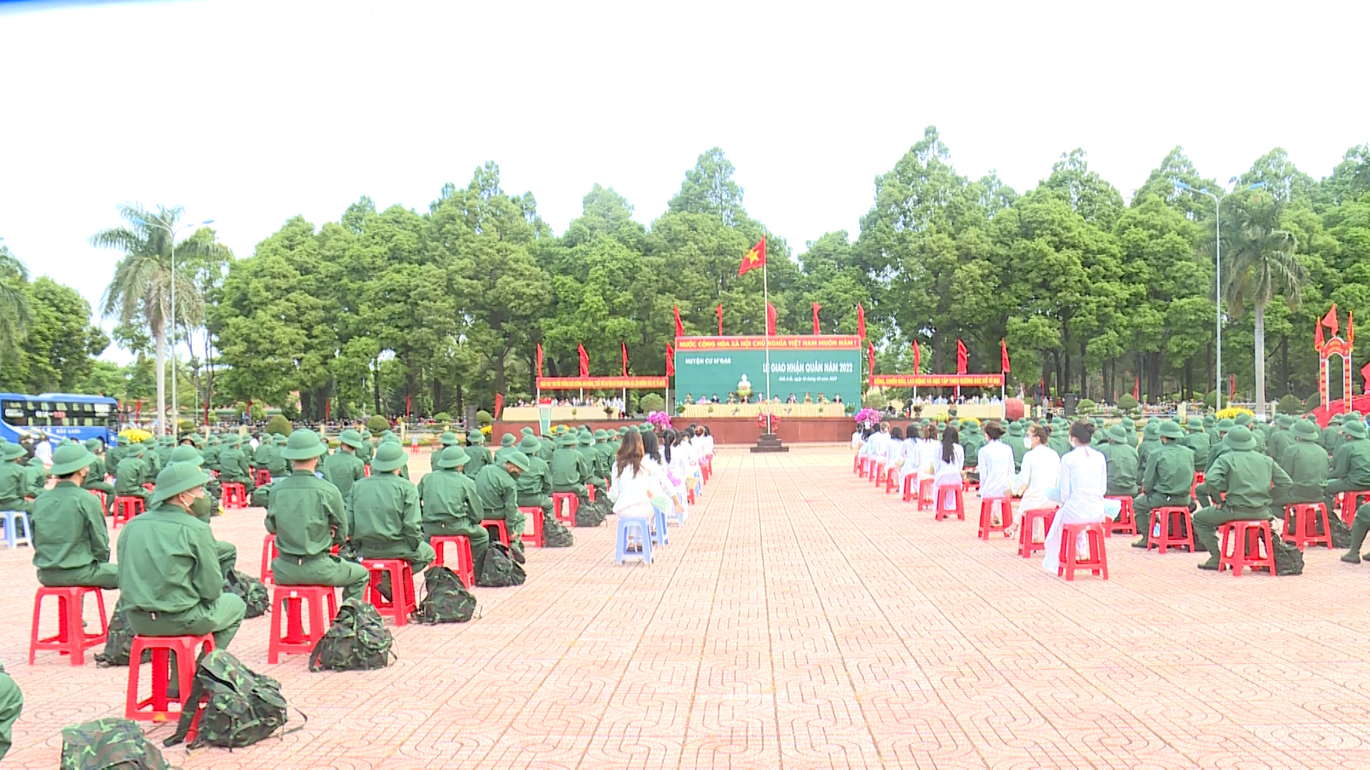 Huyện Cư M'gar tổ chức lễ giao, nhận quân năm 2022