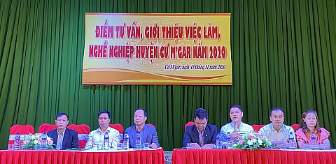 Huyện Cư M'gar tổ chức điểm tư vấn, giới thiệu việc làm, nghề nghiệp năm 2020