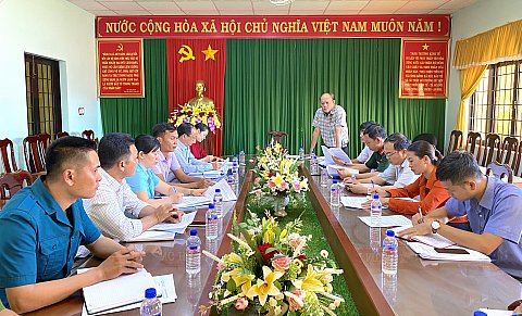 Đ/c Nguyễn Văn Minh – Phó Chủ tịch UBND huyện kiểm tra công tác chuẩn bị bầu cử tại xã Cư Suê, thị trấn Ea Pôk