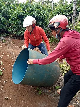 Hội LHPN xã Quảng Hiệp tổ chức ra quân tổng vệ sinh môi trường phòng chống sốt xuất huyết