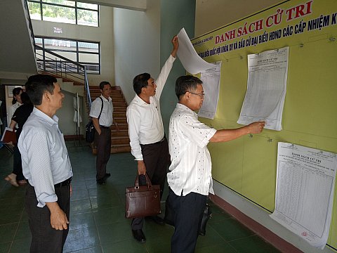 Đồng chí Lê Nam Cao – Phó bí thư huyện ủy, Chủ tịch UBND huyện kiểm tra công tác bầu cử tại xã Ea Tul, Cư D LiêM’nông, xã Ea Mdroh và xã Quảng Hiệp