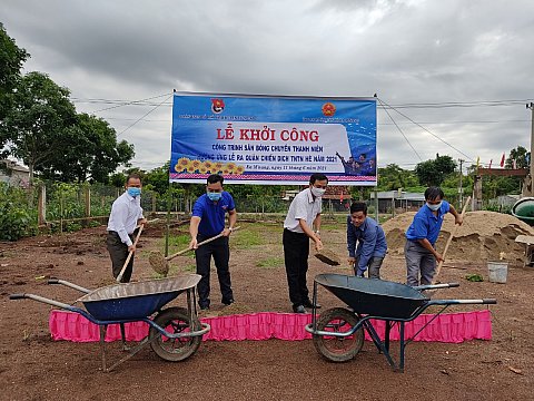 Huyện Đoàn Cư M'gar khởi công xây dựng sân bóng chuyền thanh niên tại thôn 6 xã Ea M'nang