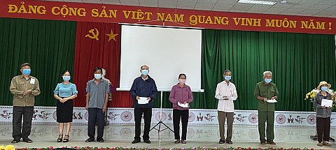 Xã Ea Tar trao tặng 22 suất quà cho nạn nhân chất độc da cam