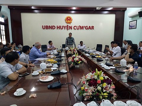 UBND huyện Cư M’gar làm việc với Công ty TNHH XNK trái cây Chánh Thu (Bến Tre)