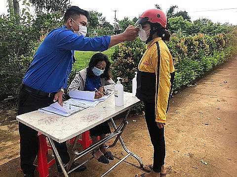 Huyện Đoàn Cư M'gar tái khởi động 18 Đội hình Thanh niên “Phòng tuyến áo xanh” phòng chống dịch Covid-19