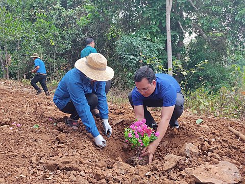 Huyện Đoàn Cư M'gar khởi công trình xây dựng “Đường hoa thanh niên” tại bến nước Ea Chinh (buôn Triă - xã Ea Tul)