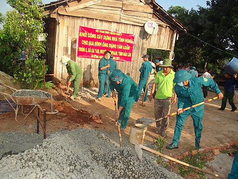 Khởi công xây dựng nhà tình nghĩa cho gia đình chính sách