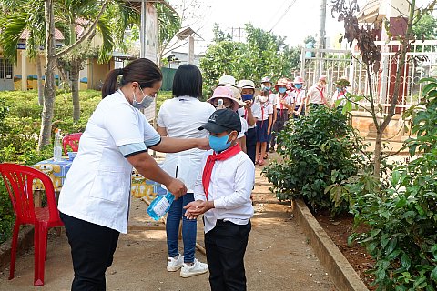 Các trường học ở huyện Cư M'gar tiếp tục duy trì thực hiện các biện pháp chủ động phòng chống bệnh Covid-19