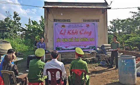 Khởi công xây dựng nhà tình thương cho gia đình bà Nguyễn Thị Sáu ở xã Cư DliêM'nông