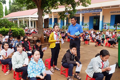 Tuyên truyền phòng chống sốt xuất huyết tại trường Tiểu học Nguyễn Trãi (thị trấn Quảng Phú)