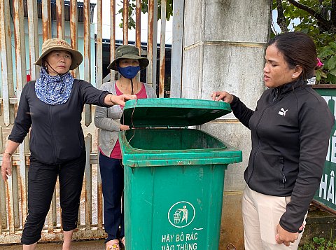 Vài ghi nhận từ mô hình “thùng rác tự quản tại hộ gia đình” ở địa bàn xã Cư DliêM'nông