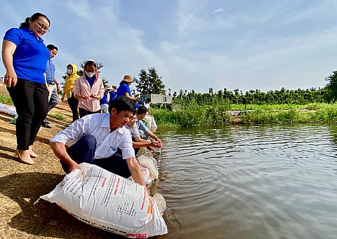 Huyện Cư M'gar tổ chức “Ngày hội thả cá” bổ sung nguồn thủy lợi sản năm 2020”