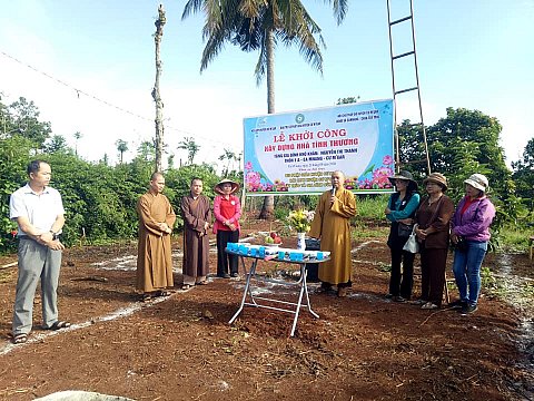 Khởi công xây dựng nhà tình thương cho hộ nghèo ở xã Ea M'nang