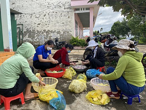 Những suất cơm nghĩa tình tại các khu cách ly tập trung