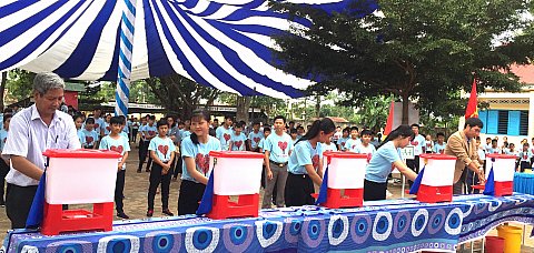 Mít tinh hưởng ứng “Ngày thế giới rửa tay với xà phòng” và “Ngày vệ sinh môi trường thế giới” ở huyện Cư M'gar