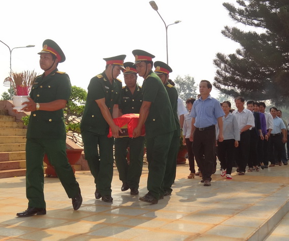 Huyện CưM’gar: Truy điệu và an táng hai hài cốt liệt sĩ