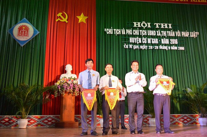 Bế mạc hội thi “Chủ tịch, Phó chủ tịch UBND xã-thị trấn với pháp luật” năm 2016