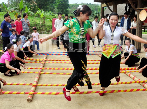 Múa sạp – nét văn hóa truyền thống độc đáo của đồng bào người Thái ở xã EaKuếh