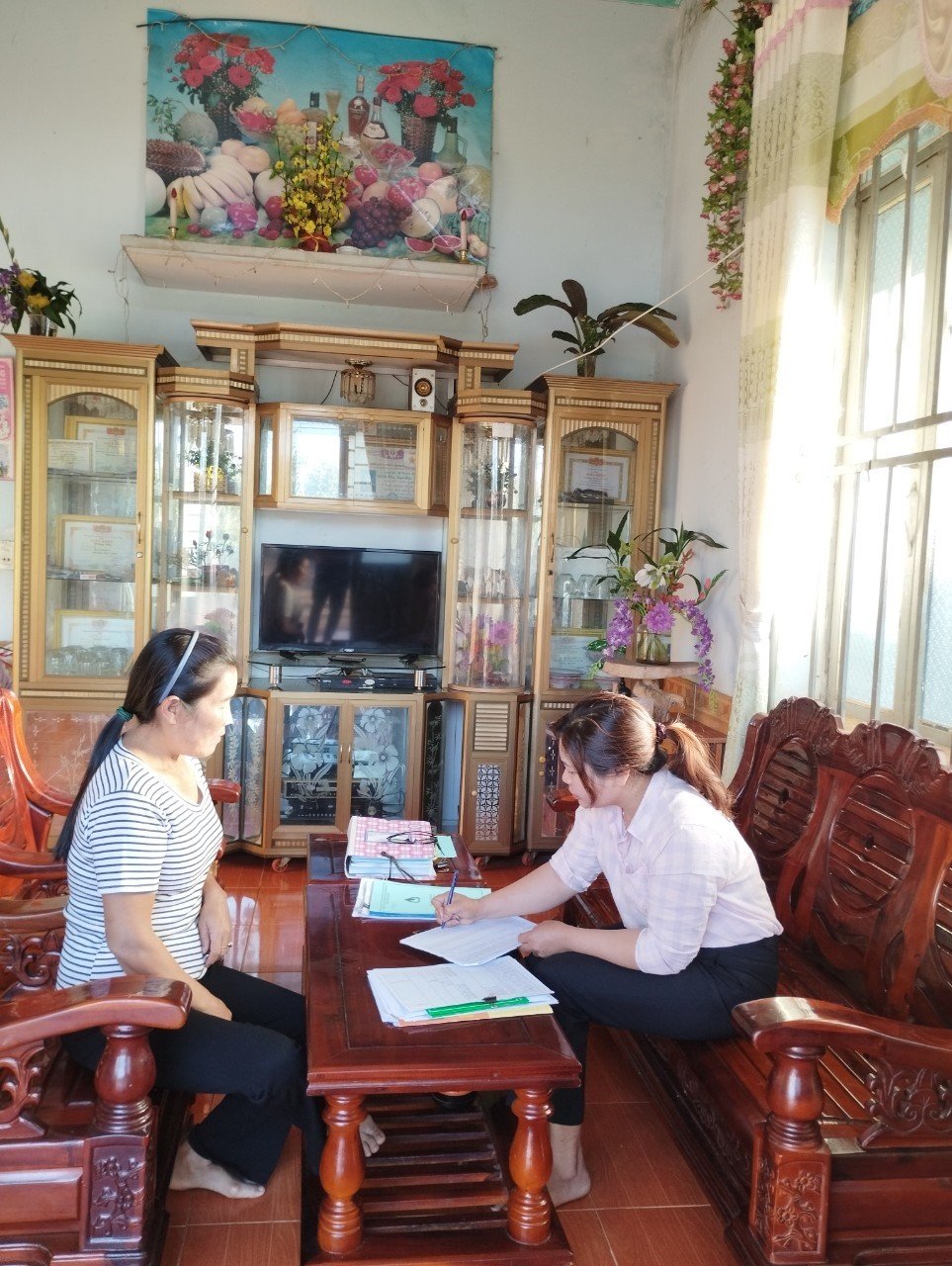 TỔ TRƯỞNG TỔ TIẾT KIỆM VÀ VAY VỐN: CẦU NỐI GIÚP NGƯỜI DÂN THOÁT NGHÈO