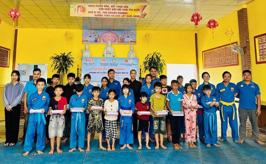 Khai giảng lớp võ thuật Vovinam - Việt võ đạo hè miễn phí cho các em thiếu nhi ở xã Ea H'đing