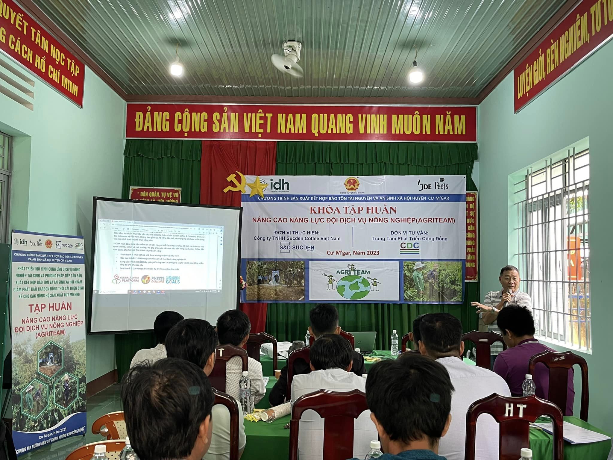 Tập huấn nâng cao năng lực cho đội dịch vụ nông nghiệp (Agriteam) thuộc Hợp tác xã Nông nghiệp, thương mại và dịch vụ Ea H'đing