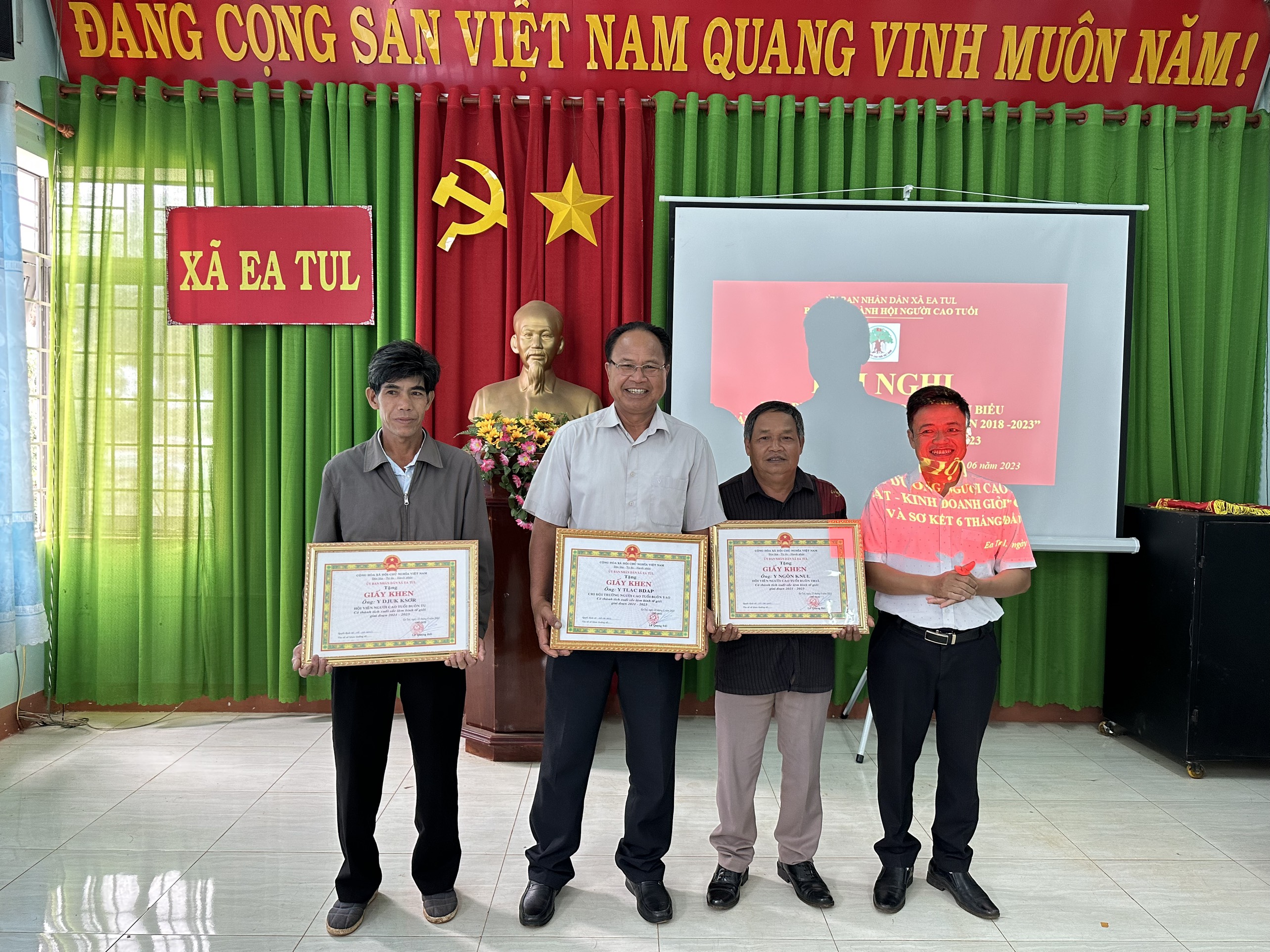 Hội nghị biểu dương người cao tuổi tiêu biểu “Sản xuất kinh doanh giỏi” giai đoạn 2018-2023 ở xã Ea Tul