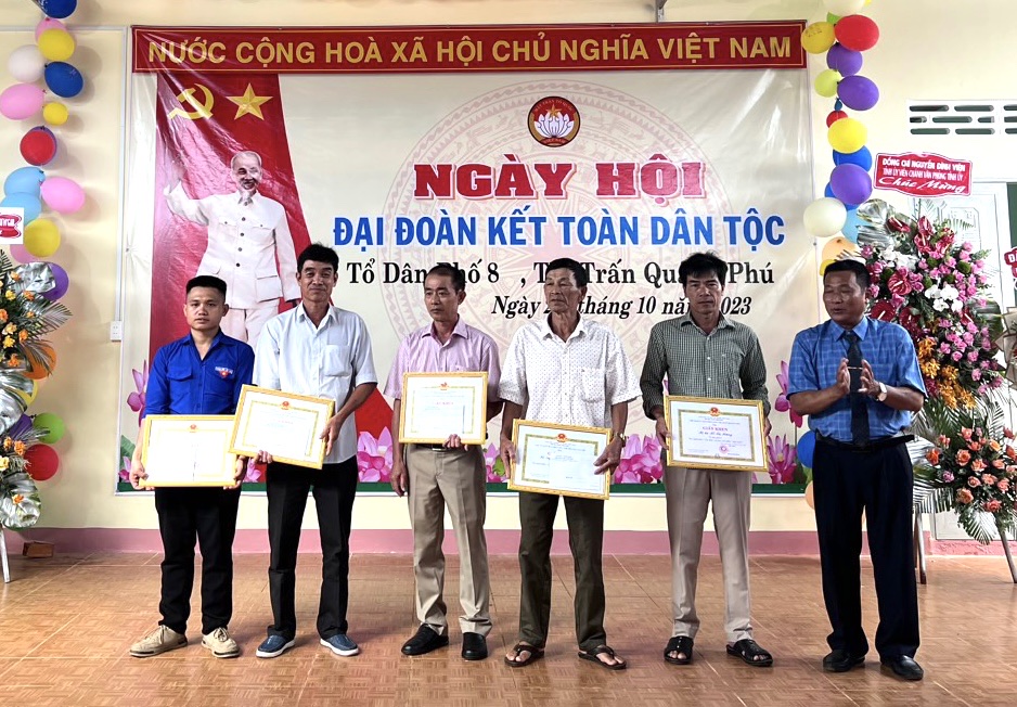 Tổ dân phố 8 (thị trấn Quảng Phú) tổ chức “Ngày hội Đại đoàn kết toàn dân tộc” năm 2023