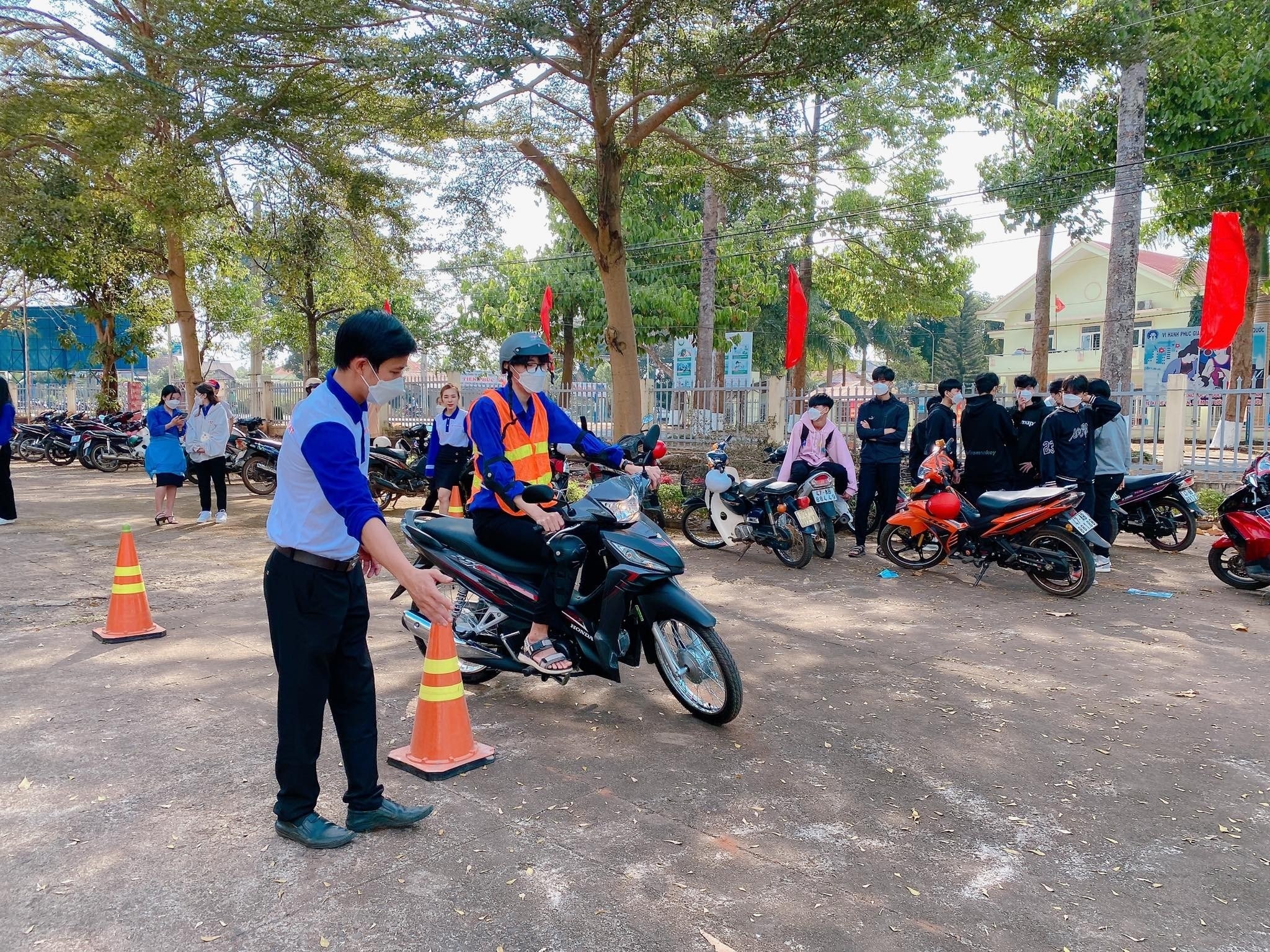 Huyện Đoàn Čư M'gar đẩy mạnh tuyên truyền Luật Giao thông cho đoàn viên, thanh thiếu niên, học sinh