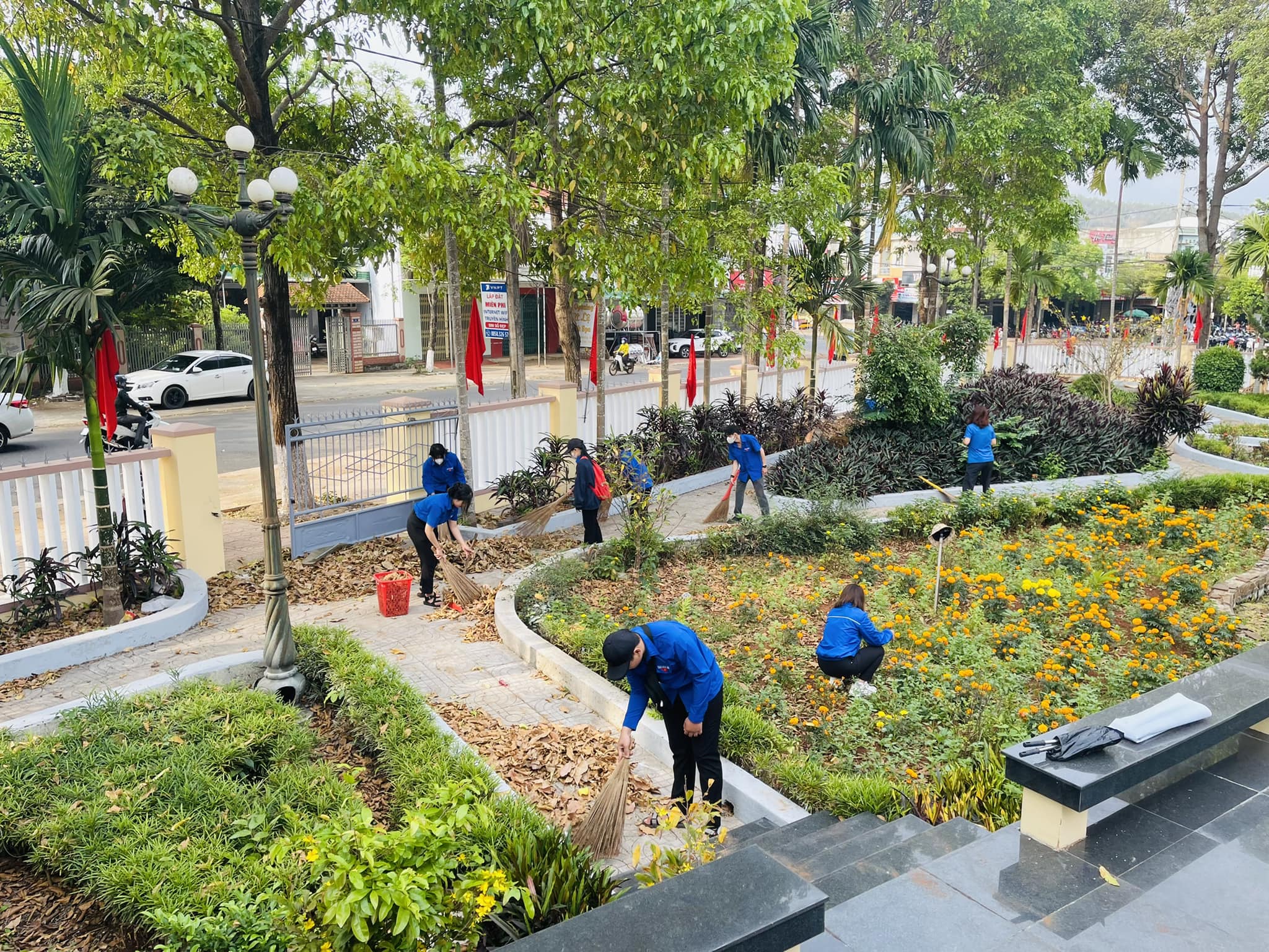 Đoàn Thanh niên thị trấn Quảng Phú ra quân Ngày cao điểm “Tình nguyện chung tay xây dựng đô thị văn minh”