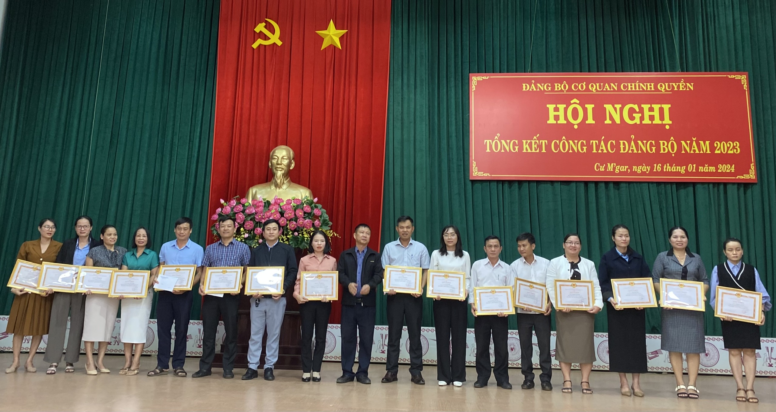 Đảng ủy cơ quan Chính quyền huyện Cư M’gar tổng kết công tác năm 2023