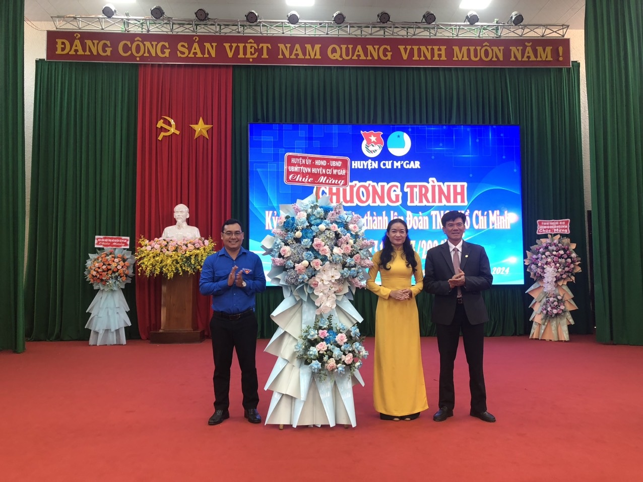 Huyện đoàn Cư M’gar tổ chức lễ kỷ niệm 93 năm Ngày thành lập Đoàn THCS Hồ Chí Minh ( 26/3/1931 – 26/3/2024) và Chương trình đối thoại giữa Cấp ủy, chính quyền với đoàn viên, thanh thiếu nhi tiêu biểu trên địa bàn huyện