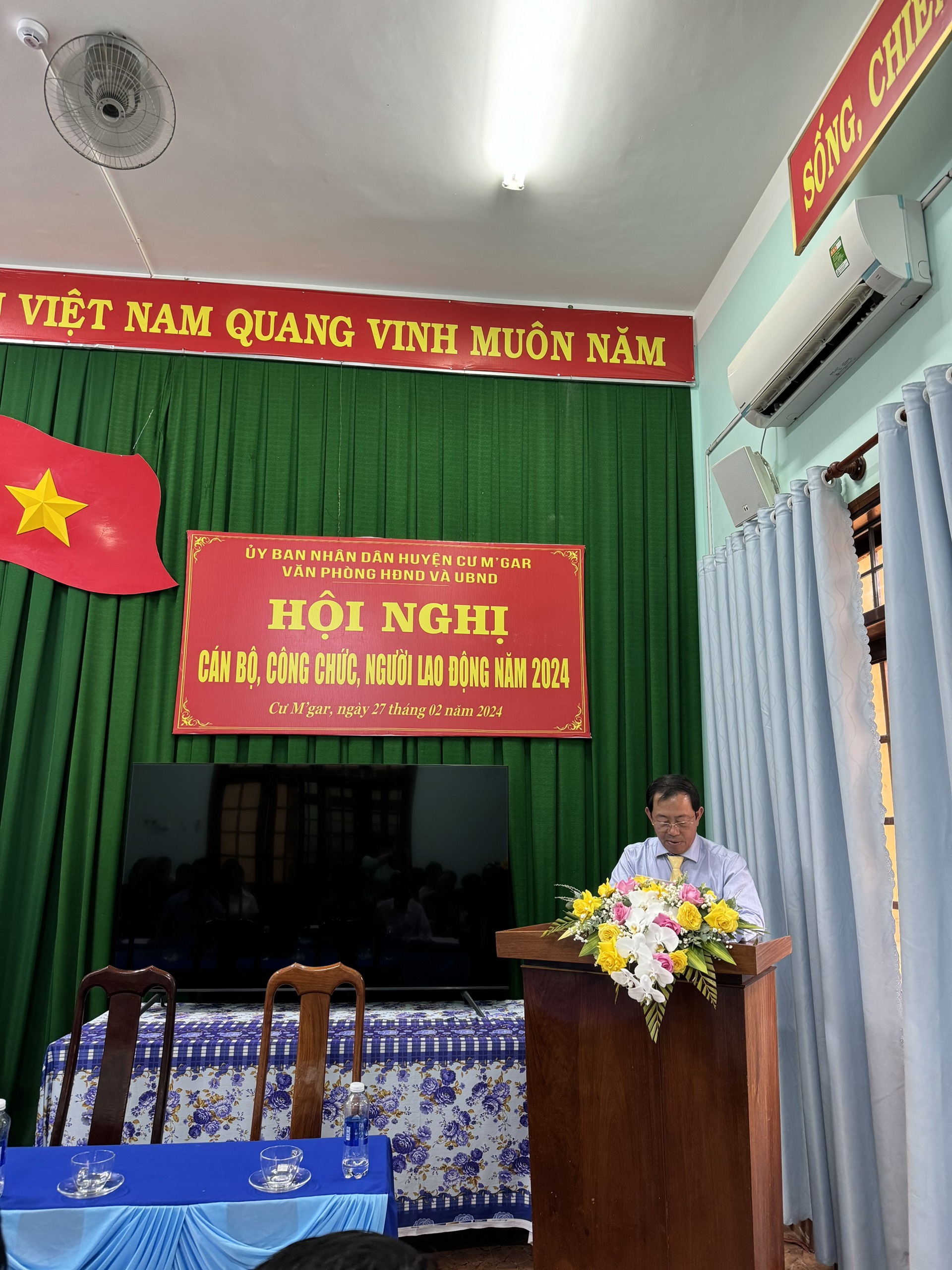 Hội nghị cán bộ, công chức và người lao động  Văn phòng HĐND và UBND huyện