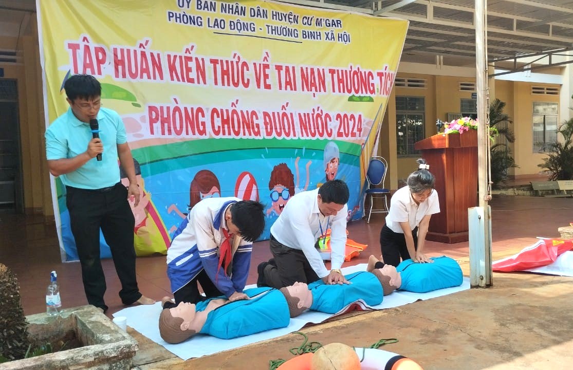 Tập huấn kiến thức về tai nạn thương tích và phòng chống đuối nước tại trường THCS Trần Quang Diệu