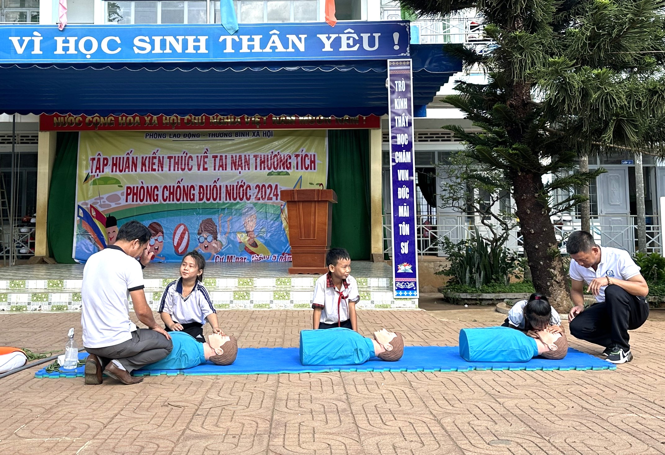 Tập huấn kiến thức về tai nạn thương tích và phòng chống tai nạn đuối nước tại trường Tiểu học Lý Thường Kiệt