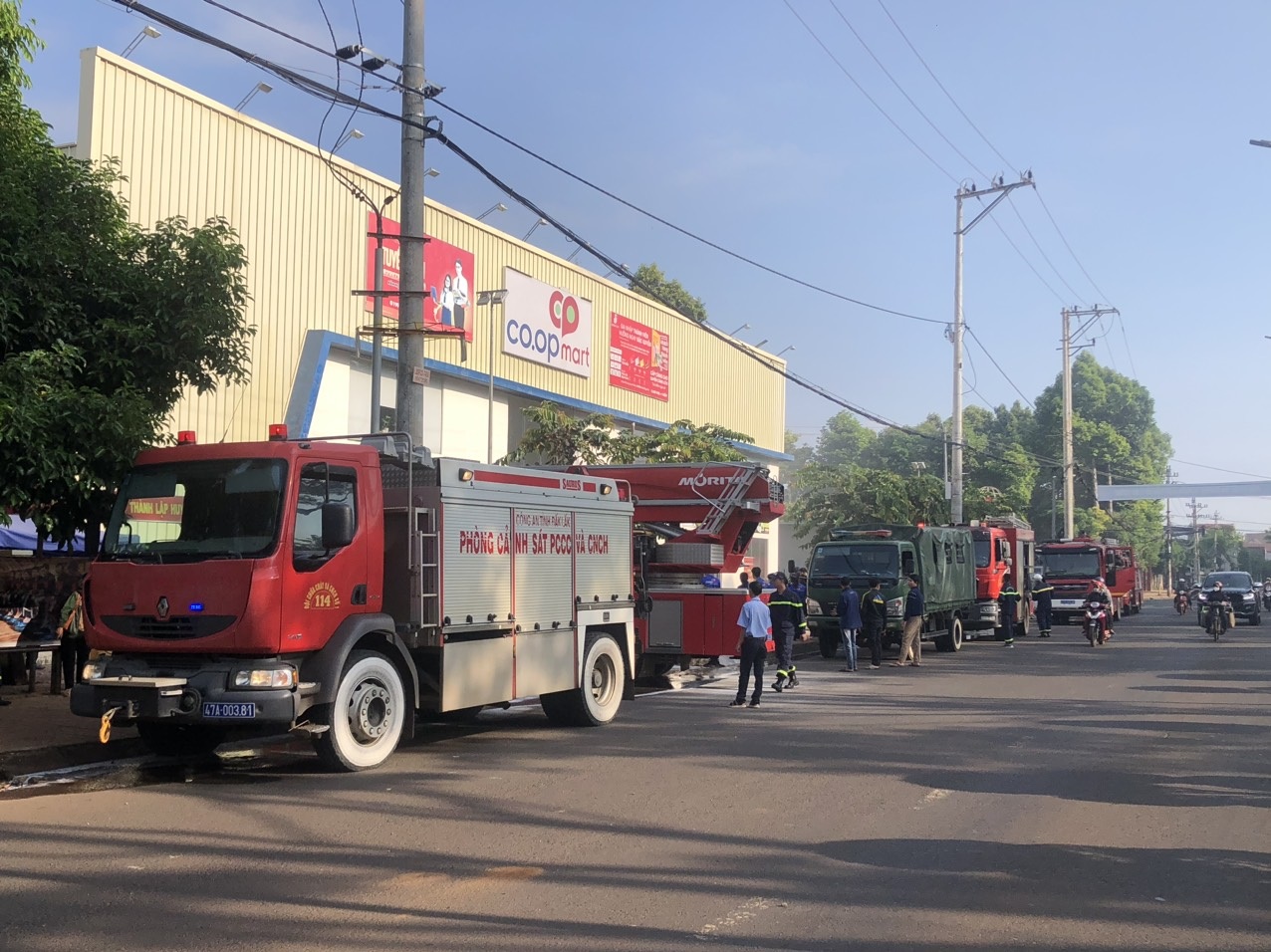 Diễn tập phương án chữa cháy, cứu nạn cứu hộ tại Chi nhánh Liên hiệp Hợp tác xã Thương mại Co.opmart Čư M'gar