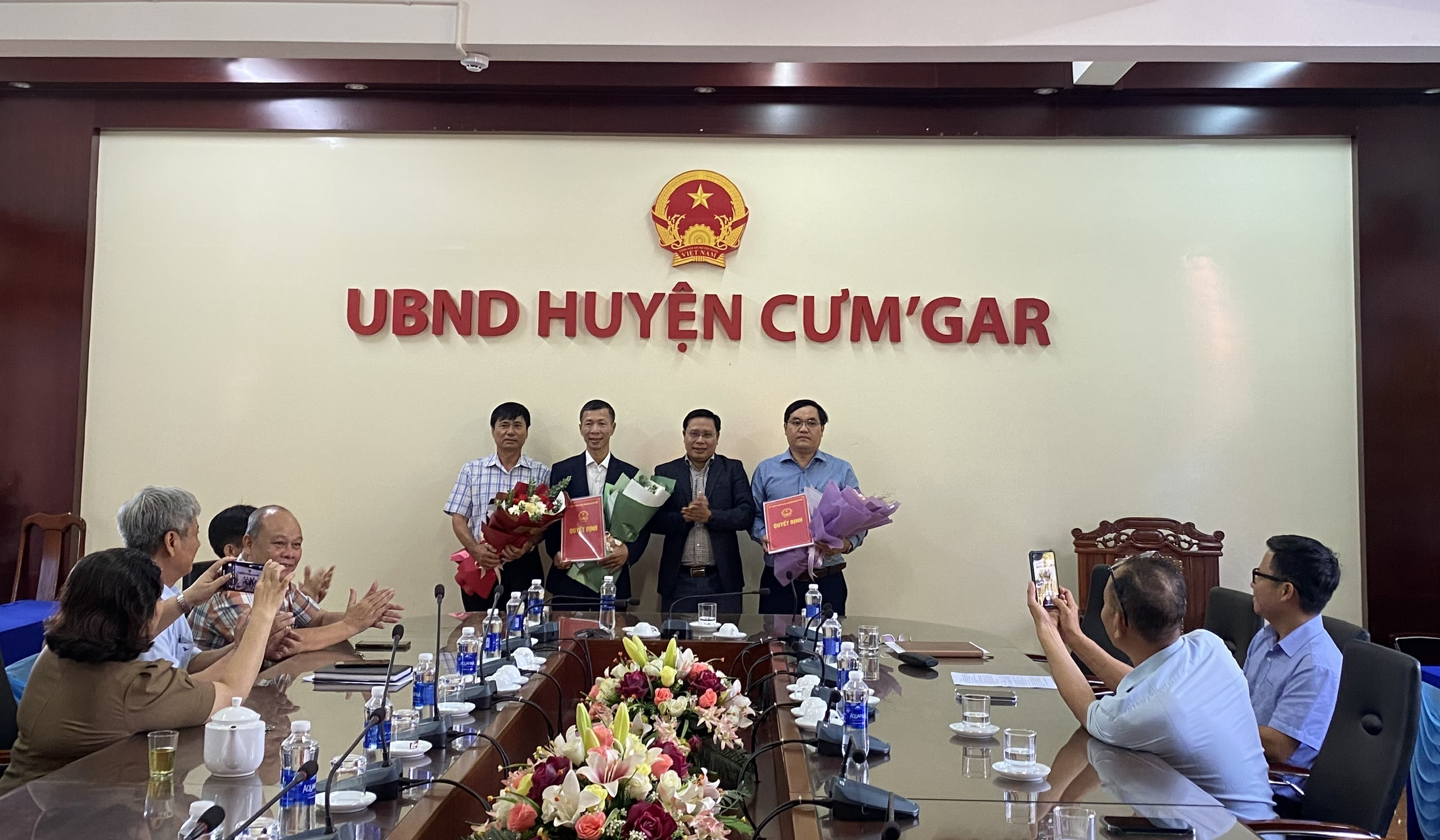 Huyện Cư M’gar công bố quyết định của Chủ tịch UBND huyện về tiếp nhận, bổ nhiệm cán bộ quản lý