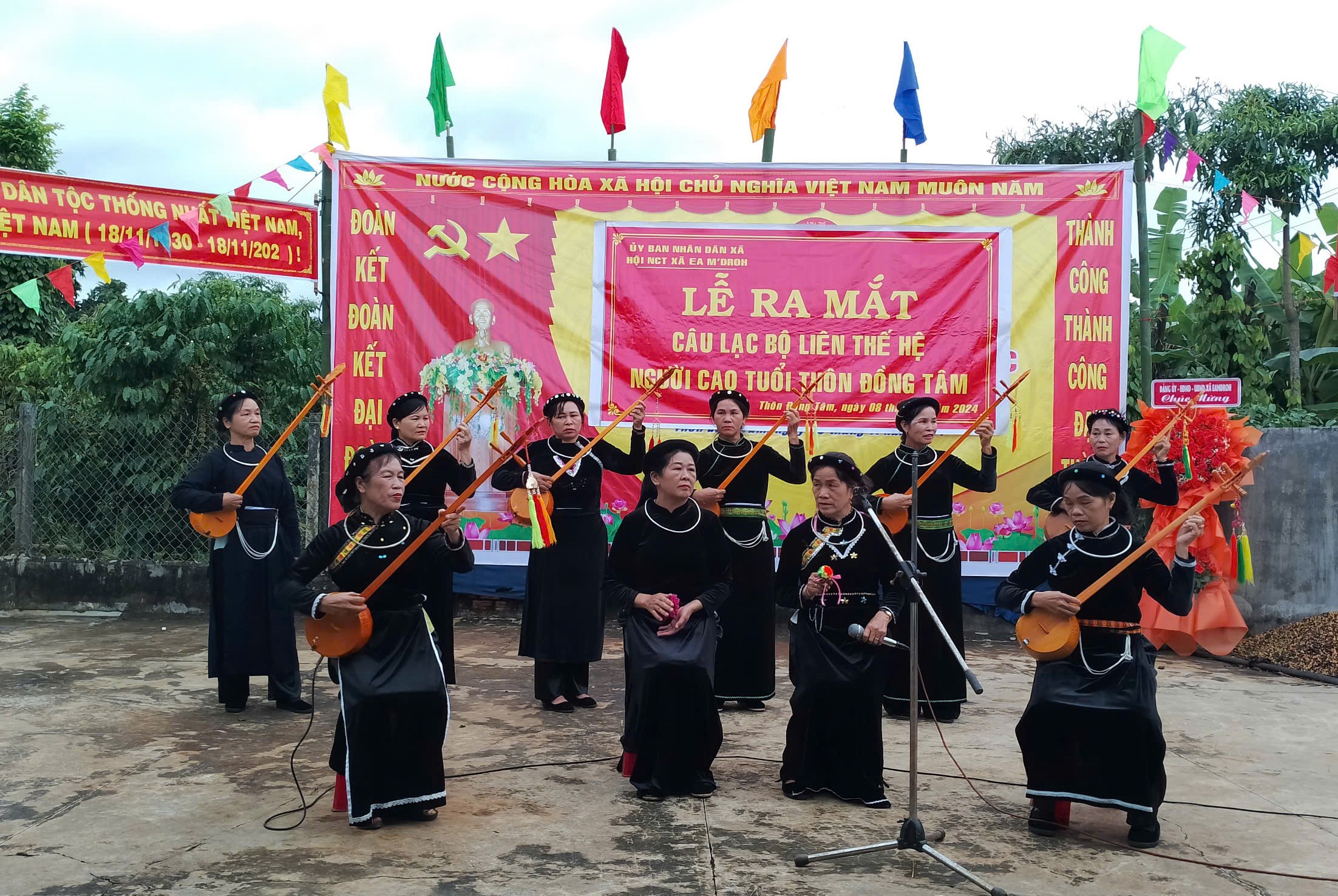 Hội Người cao tuổi xã Ea M'droh ra mắt câu lạc bộ liên thế hệ tại thôn Đồng Tâm