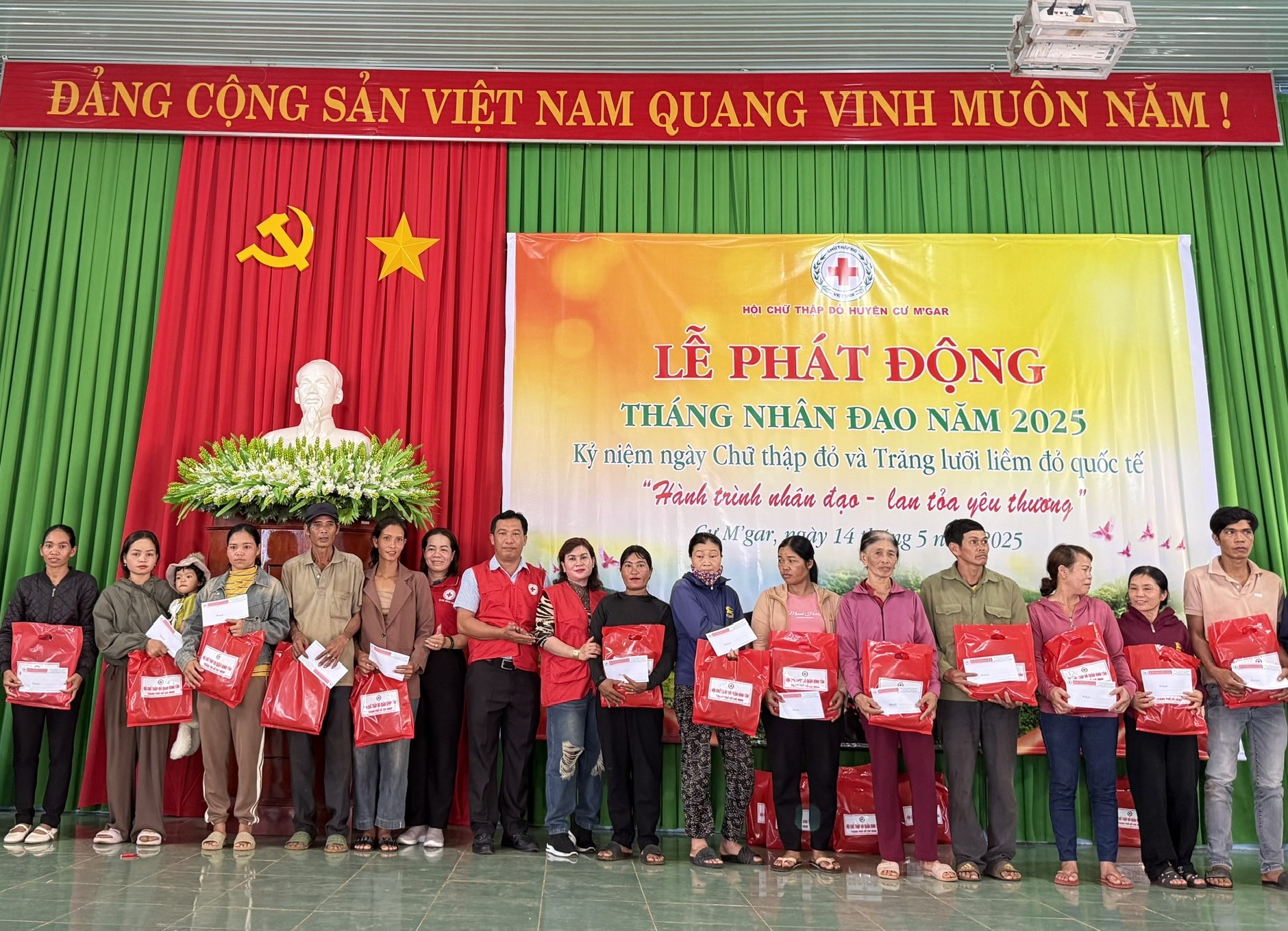 Huyện Čư M'gar tổ chức lễ phát động Tháng Nhân đạo 2025