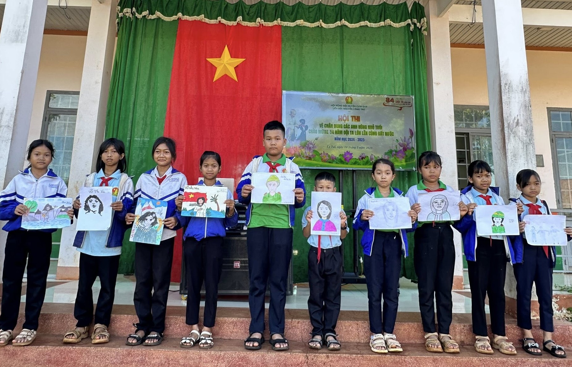 Liên đội trường Tiểu học Nguyễn Công Trứ (xã Ea Tul) tổ chức hội thi “Vẽ chân dung các anh hùng nhỏ tuổi” chào mừng 84 năm Đội ta lớn lên cùng đất nước