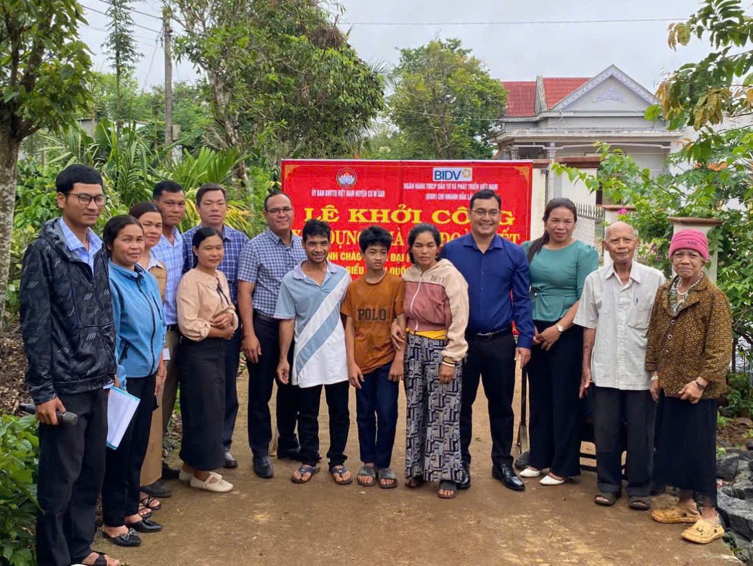 Khởi công xây dựng nhà “đại đoàn kết” cho gia đình anh Y Sahu Niê ở xã Ea Tul