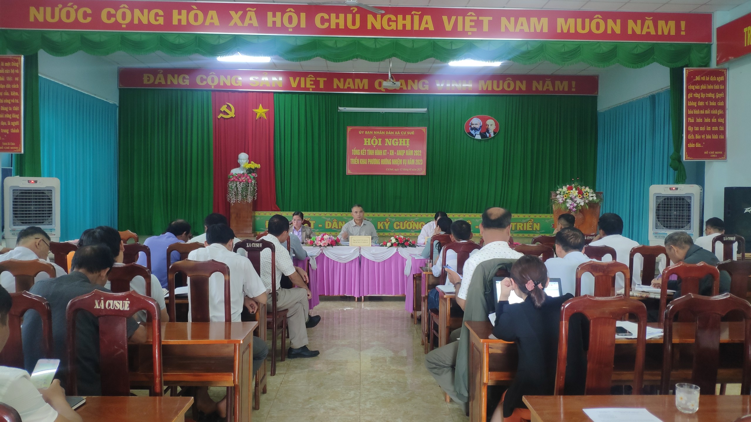 UBND xã Cư Suê tổ chức hội nghị tổng kết tình hình kinh tế - xã hội - ANQP năm 2022, triển khai phương hướng nhiệm vụ năm 2023
