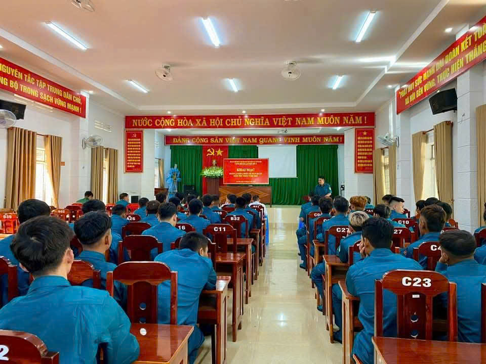 Khai mạc lớp Giáo dục chính trị và Huấn luyện Quân sự cho lực lượng Dân quân năm thứ nhất