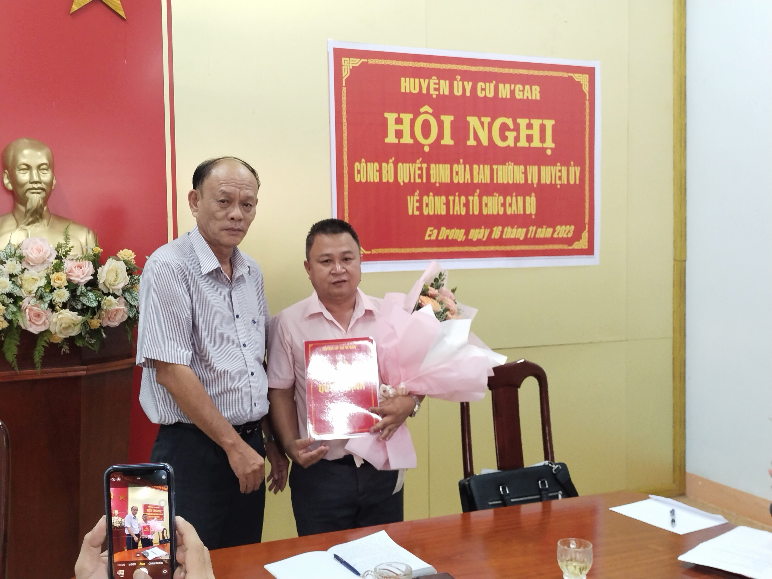 Hội nghị công bố quyết định của Ban Thường vụ Huyện ủy về công tác cán bộ
