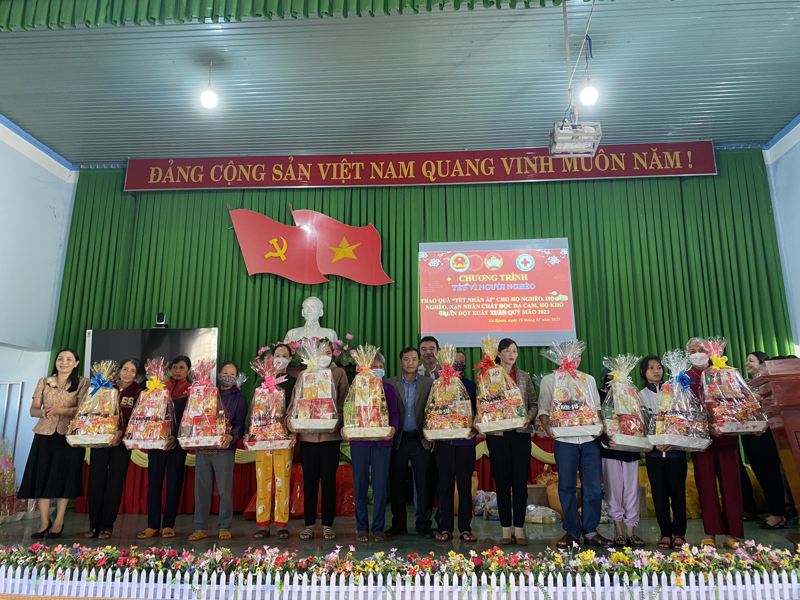 Xã Ea Kpam tổ chức chương trình “Tết Vì người nghèo” nhân dịp Xuân Quý Mão năm 2023.
