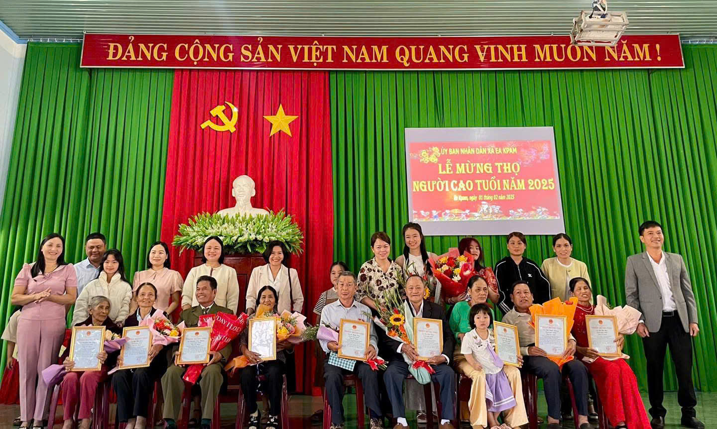 Xã Ea Kpam tổ chức lễ  mừng thọ cho người cao tuổi xuân Ất Tỵ 2025