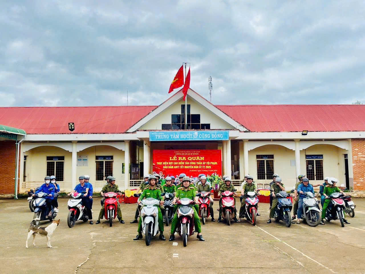 Ra quân thực hiện cao điểm tấn công trấn áp tội phạm, đảm bảo an ninh trật tự Tết Nguyên đán Ất Tỵ 2025 trên địa bàn xã EaM'droh